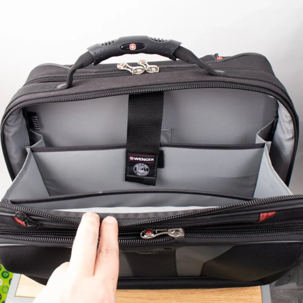 Wenger Swiss Gear Granada Rolling Business Briefcase Carry On Bag Computer